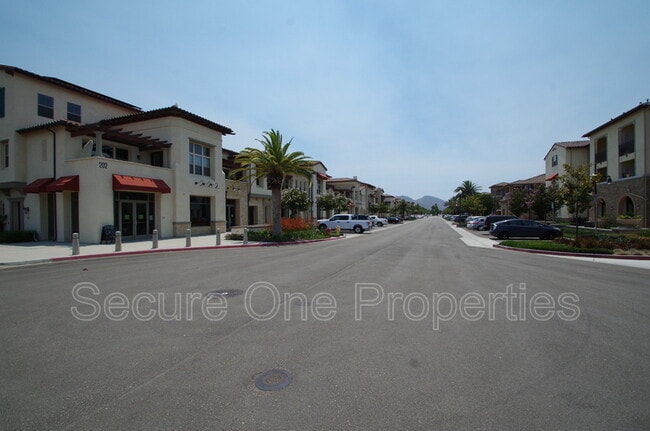 Building Photo - 208 Riverdale Ct