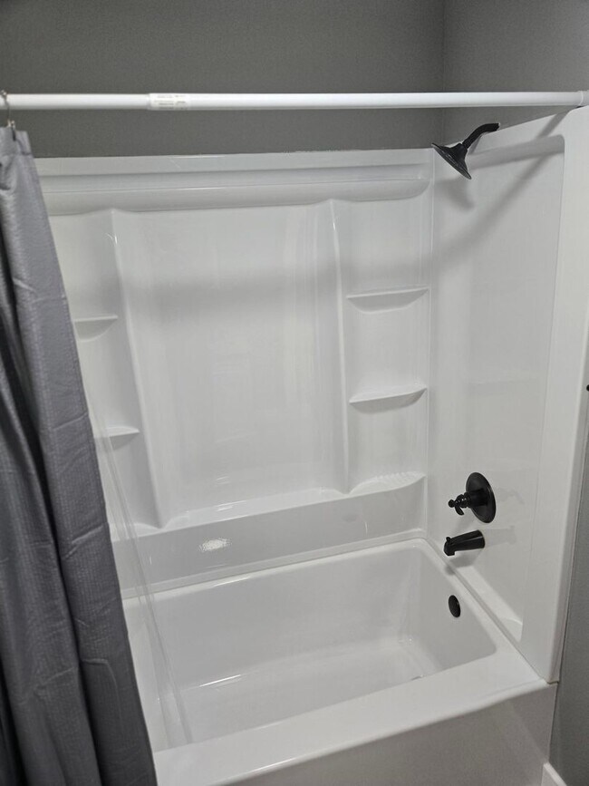 Building Photo - Charming 3-Bedroom Brick Home in Town – Newly Remodeled!