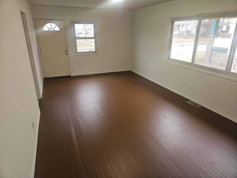 Building Photo - 680 N McDonel St