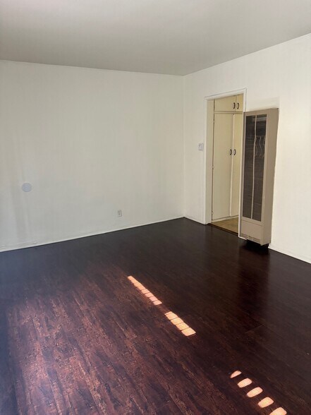 Building Photo - 212 Santa Fe S Ave