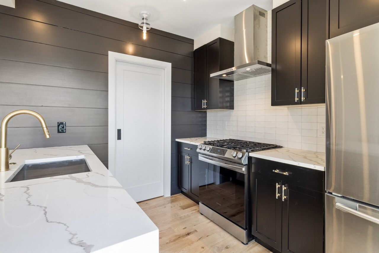 Building Photo - 275 Webster St