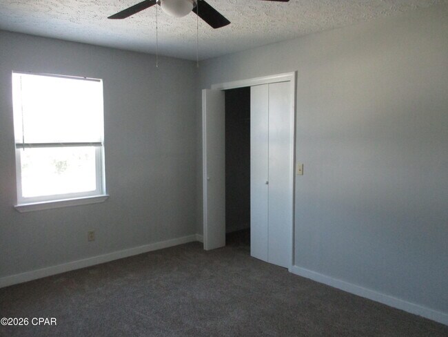 Building Photo - 1220 Stephen Dr
