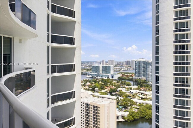 Building Photo - 15811 Collins Ave