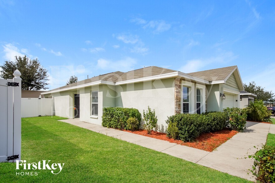 Building Photo - 881 Greenshank Dr
