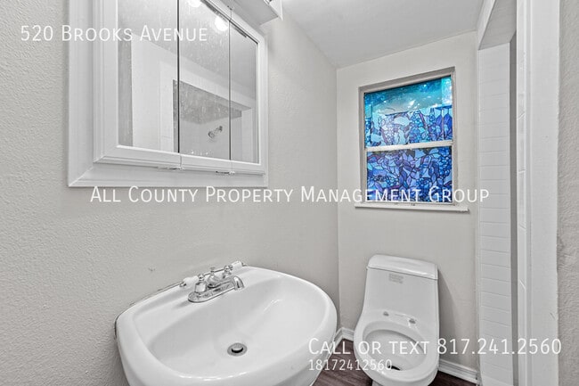 Building Photo - 520 Brooks Ave
