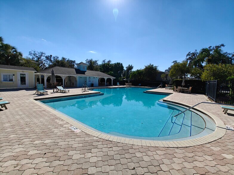 Building Photo - 5864 Fishhawk Ridge Dr