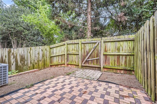 Building Photo - 109 Rondak Cir