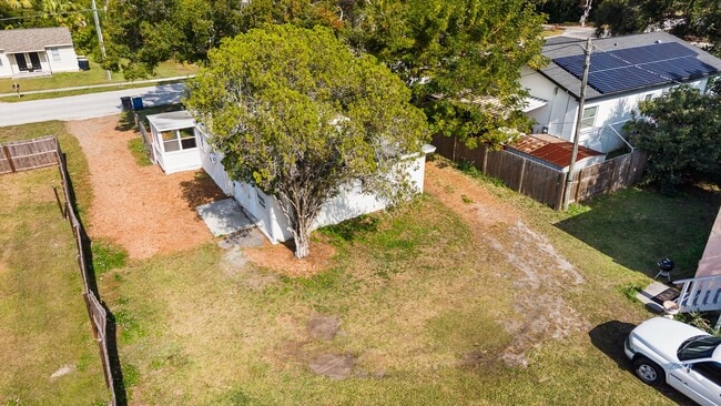 Building Photo - 619-629 Woodlawn St