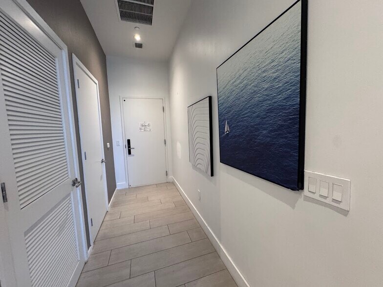 Building Photo - 4010 S Ocean Dr