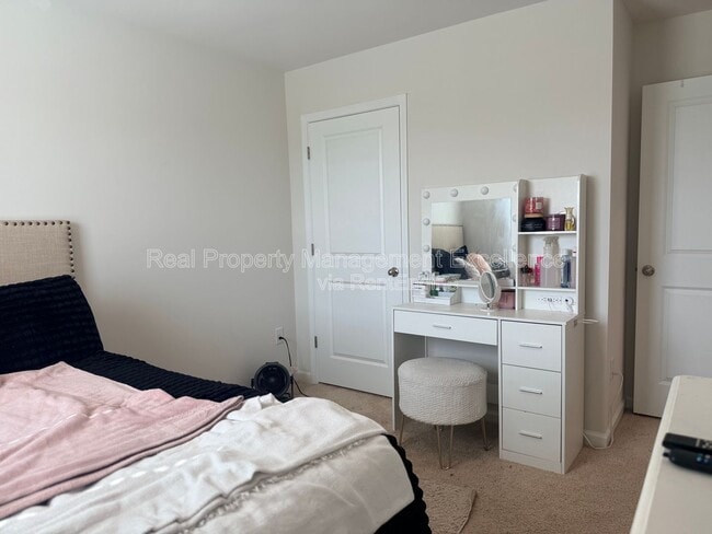 Building Photo - 58 Sweet Mdw Rd