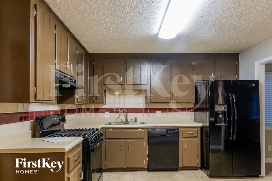 Building Photo - 5292 Clarkview Dr