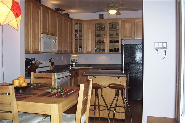 Building Photo - 1831 W Nelson St