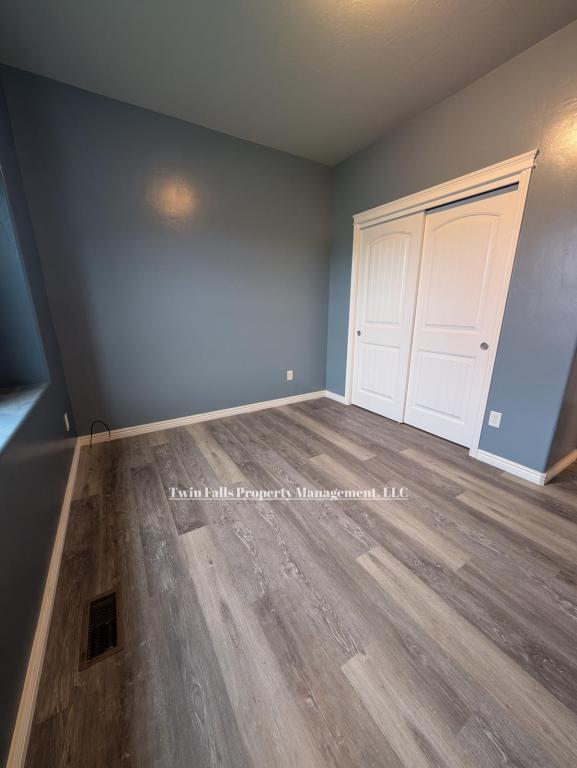 Building Photo - 763 Birchwood Rd