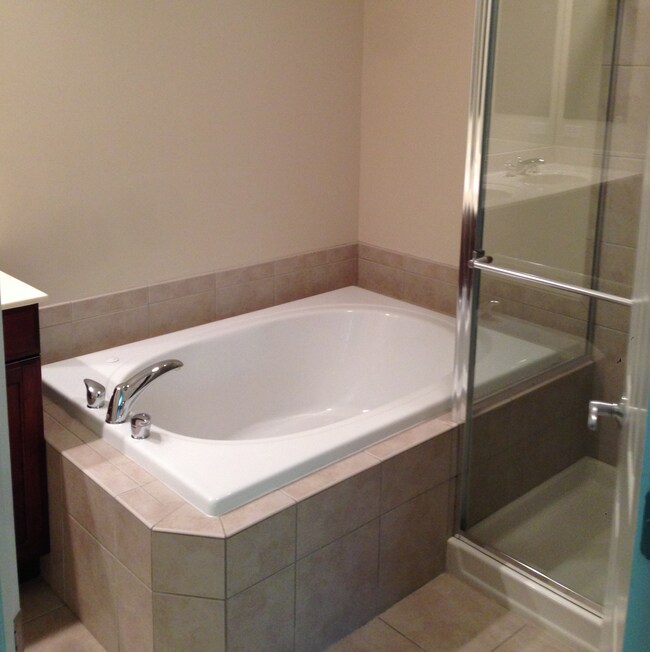 MB Jacuzzi Tub - 804 Skokie Blvd