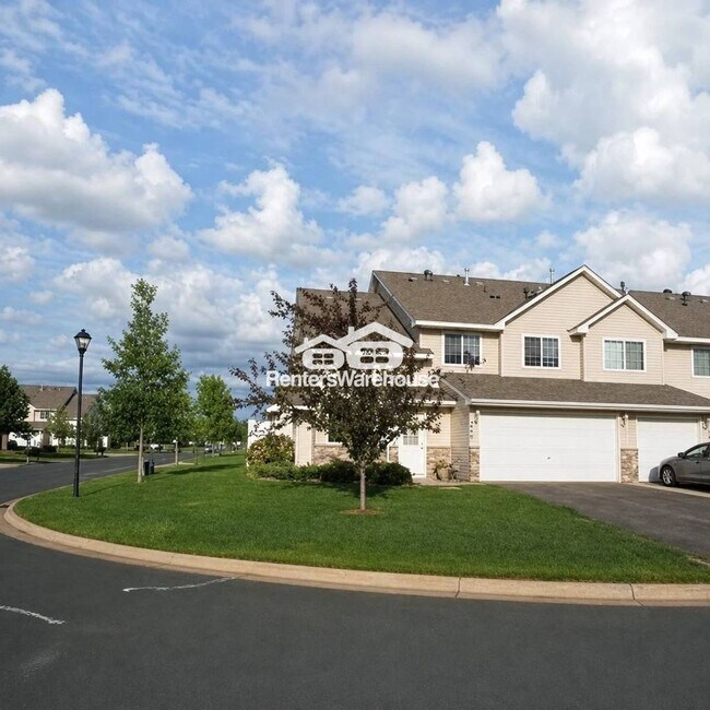 Building Photo - 400 Horizon Dr SE