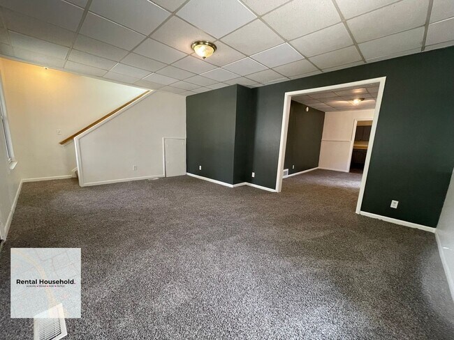 Building Photo - 24 E Alexis Ave