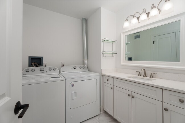 Building Photo - 211 Ross Stevenson Cir