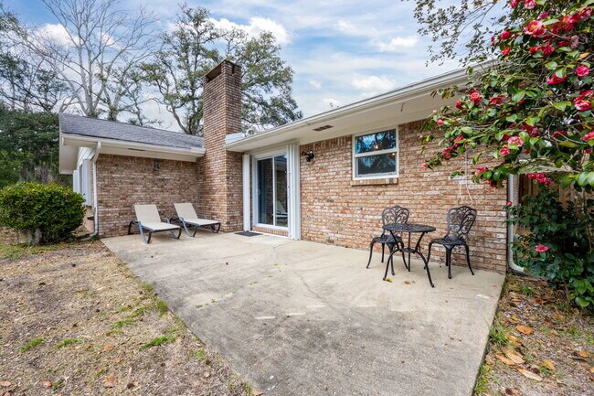 Building Photo - 510 Sioux Cir