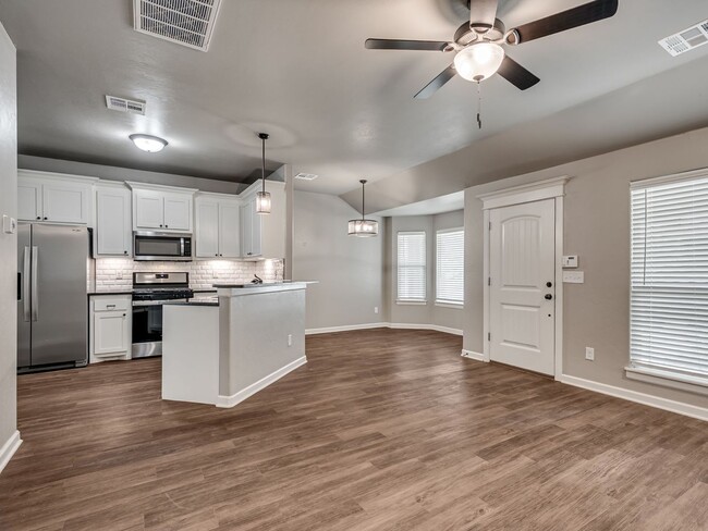 Building Photo - 5800 Campbell Creek Dr