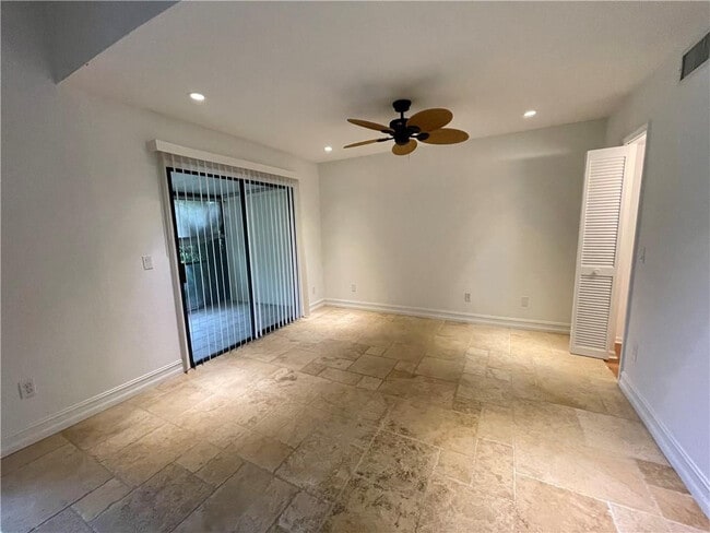 Building Photo - 10253 Riverbend Terrace