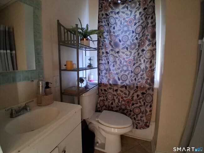 Building Photo - 135 Sherwood Ave