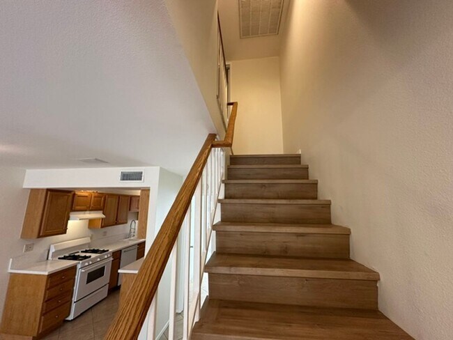 Building Photo - 22865 Del Valle St