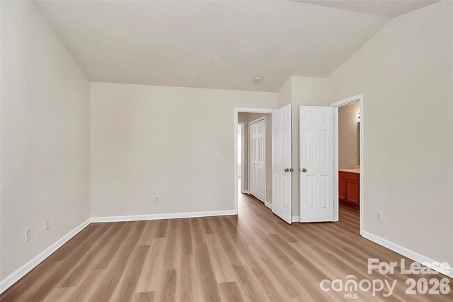 Building Photo - 915 Par One Ct