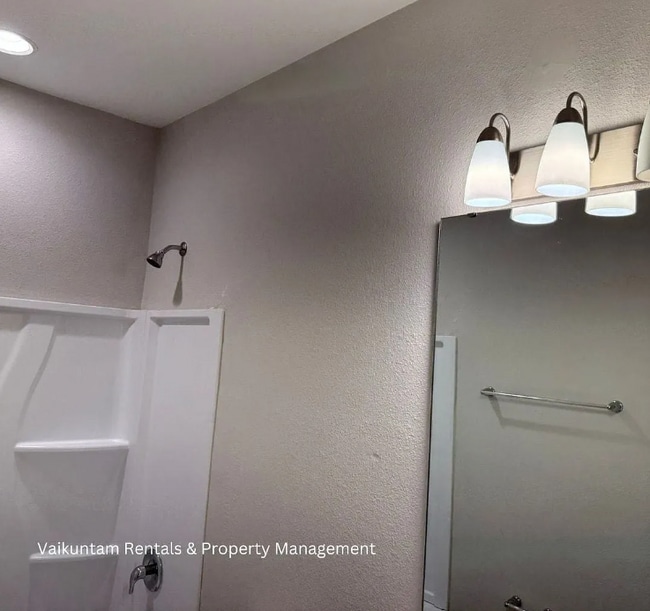 Building Photo - 370 Richmond Dr