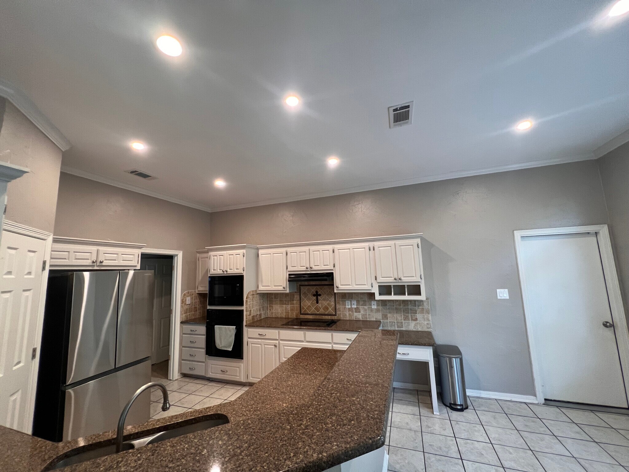 Building Photo - 7113 Holden Dr