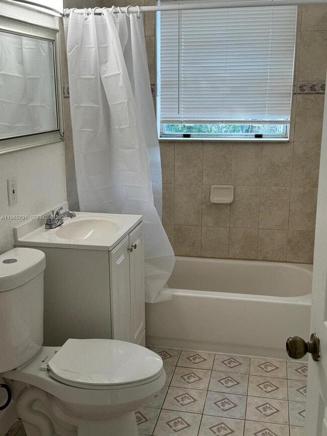 Building Photo - 2832 SW 7th St