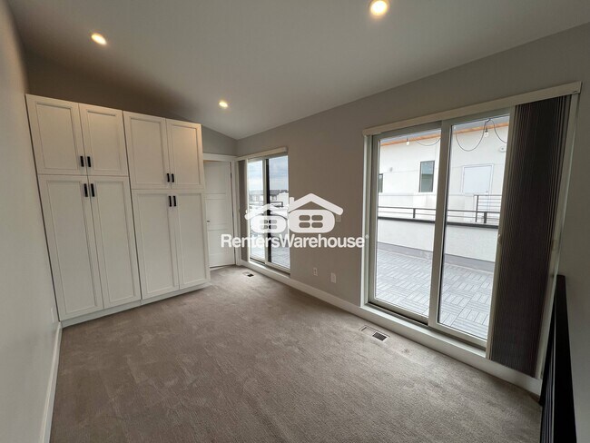 Building Photo - 1338 Perry St
