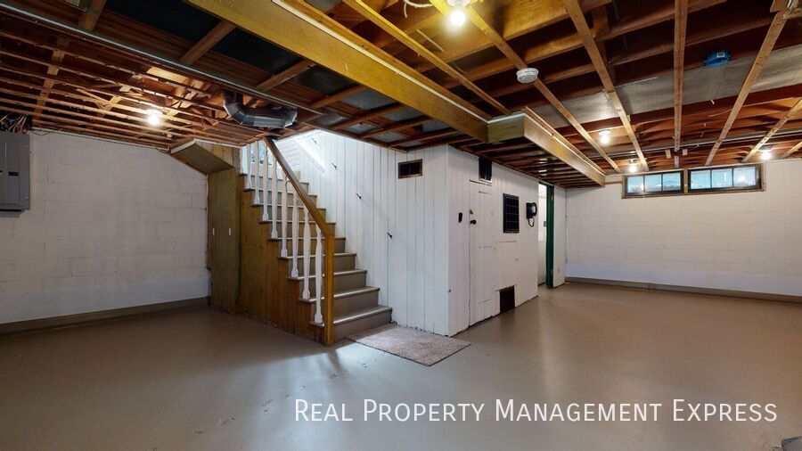 Building Photo - 411 S Willow Ave