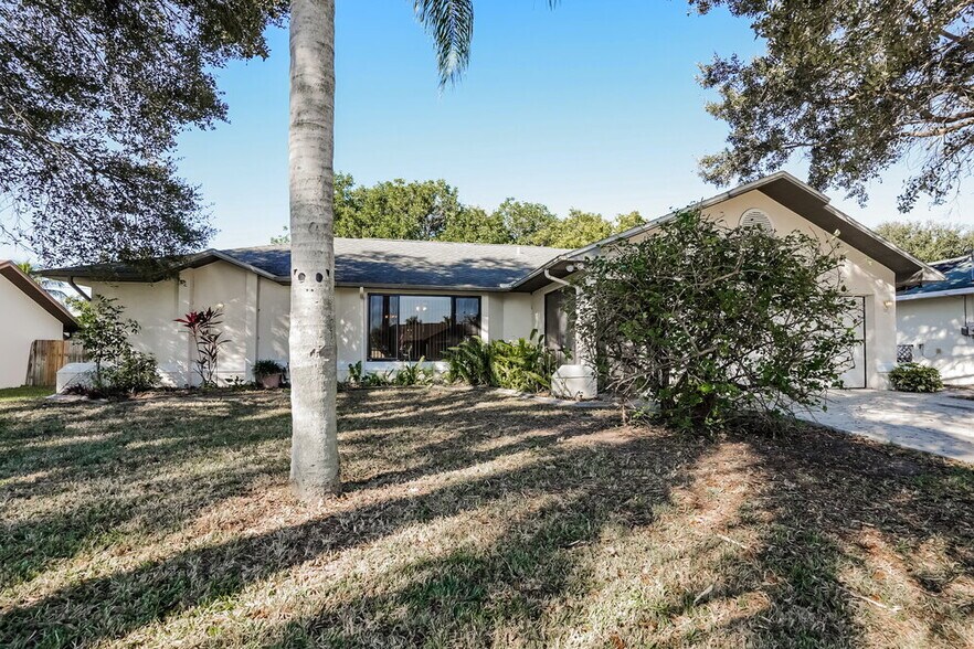 Primary Photo - 2126 SW 14th Ave