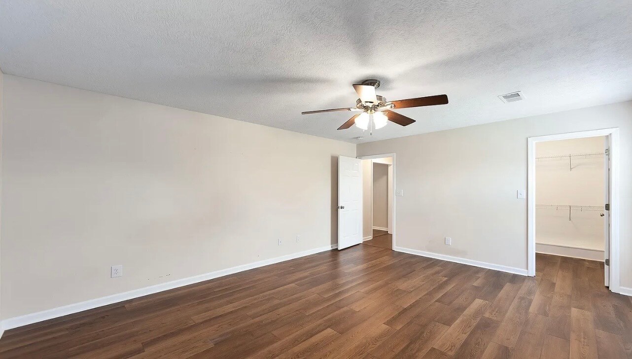 Building Photo - 136 Enfield Cv