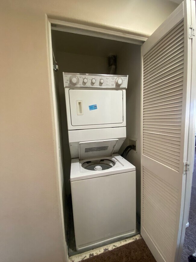 Building Photo - Anaheim HIlls 3 Bedroom