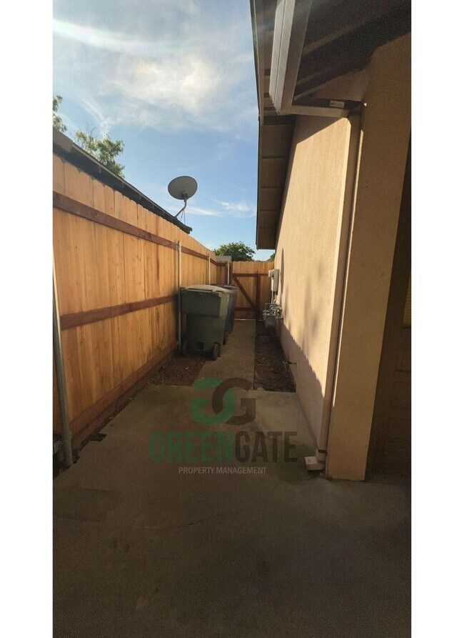 Building Photo - 3401 Winchester Ct