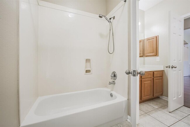 Building Photo - 15810 Cypress Hall Dr