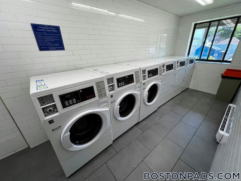 Building Photo - 134 Summer St