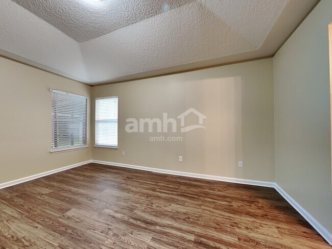 Building Photo - 2120 Pebble Creek Ln