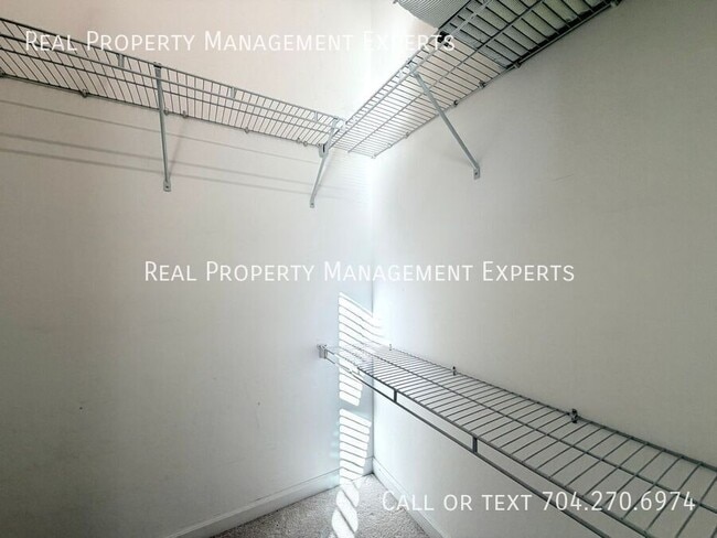 Building Photo - 269 W G St