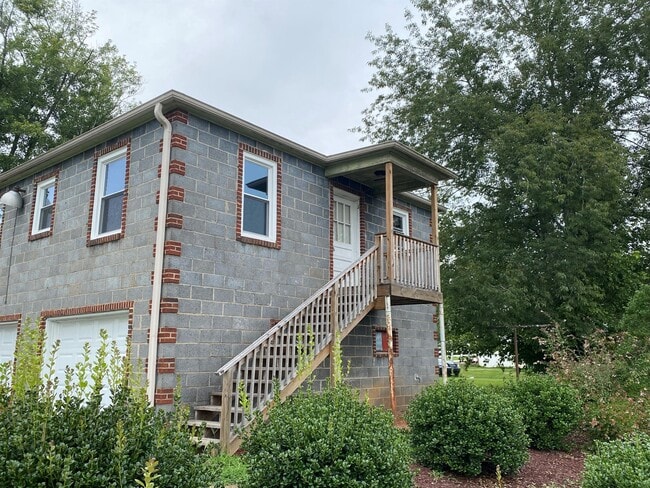 Primary Photo - 102 Brittain Dr