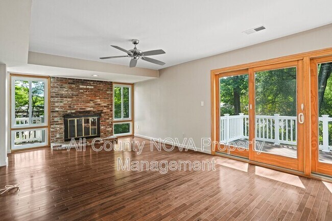 Building Photo - 6428 Earlham Dr
