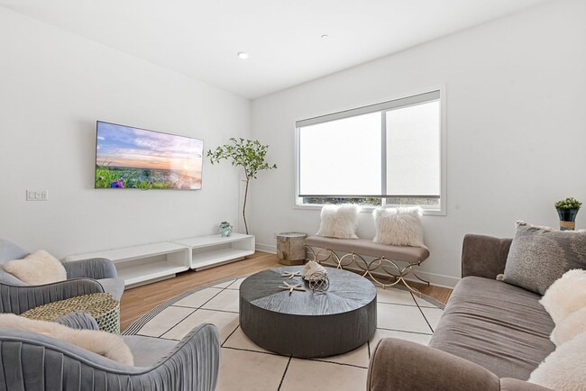 Building Photo - 408 Treble: Modern 4BR + Loft in Great Park, Irvine