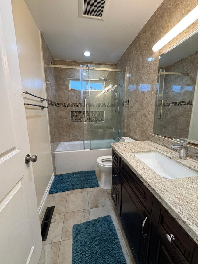 Building Photo - 38267 Farwell Dr