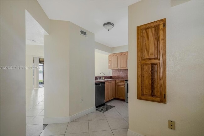 Building Photo - 15545 Miami Lakeway N