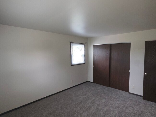 Building Photo - 3 bedroom Franklin Townhome