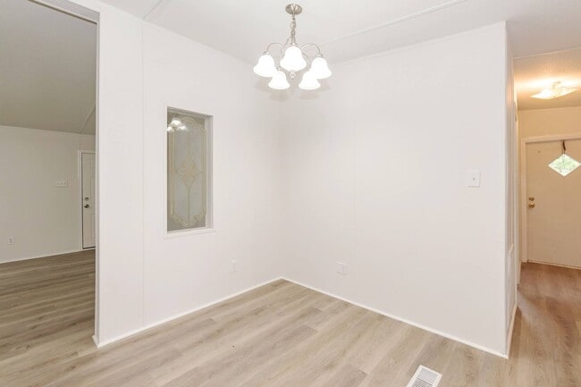 Building Photo - Well Maintained Three Bedroom Home!