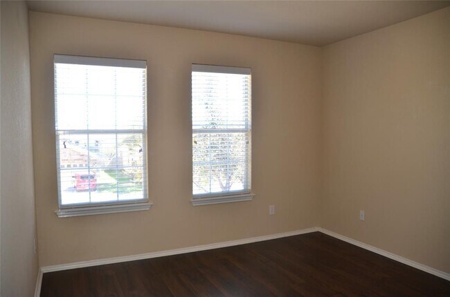 Building Photo - 218 Baldwin St