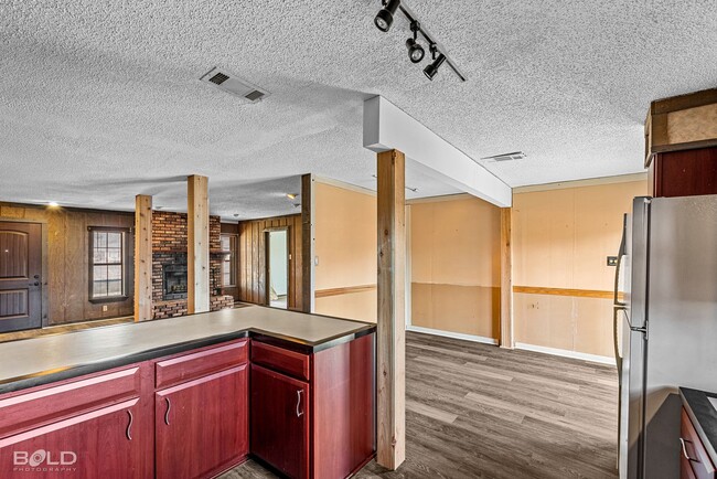 Building Photo - 1013 Peyton Ave