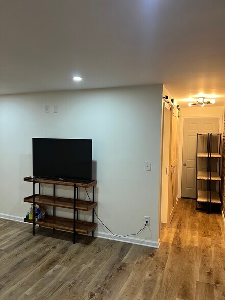 Building Photo - 2210 Shamrock Dr